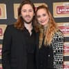 Gil Ofarim und Ex-Frau Verena Ofarim posieren auf dem Roten Teppich