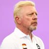 Boris Becker schaut ernst zur Seite. 