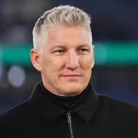 Bastian Schweinsteiger lächelt und schaut zur Seite