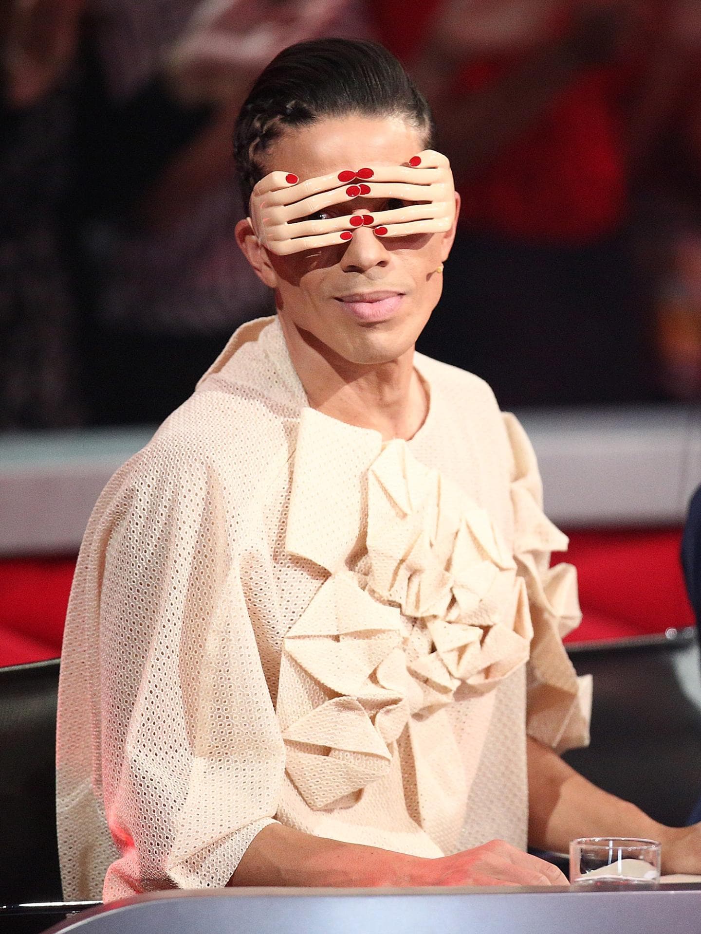 Jorge Gonzalez mit Händebrille