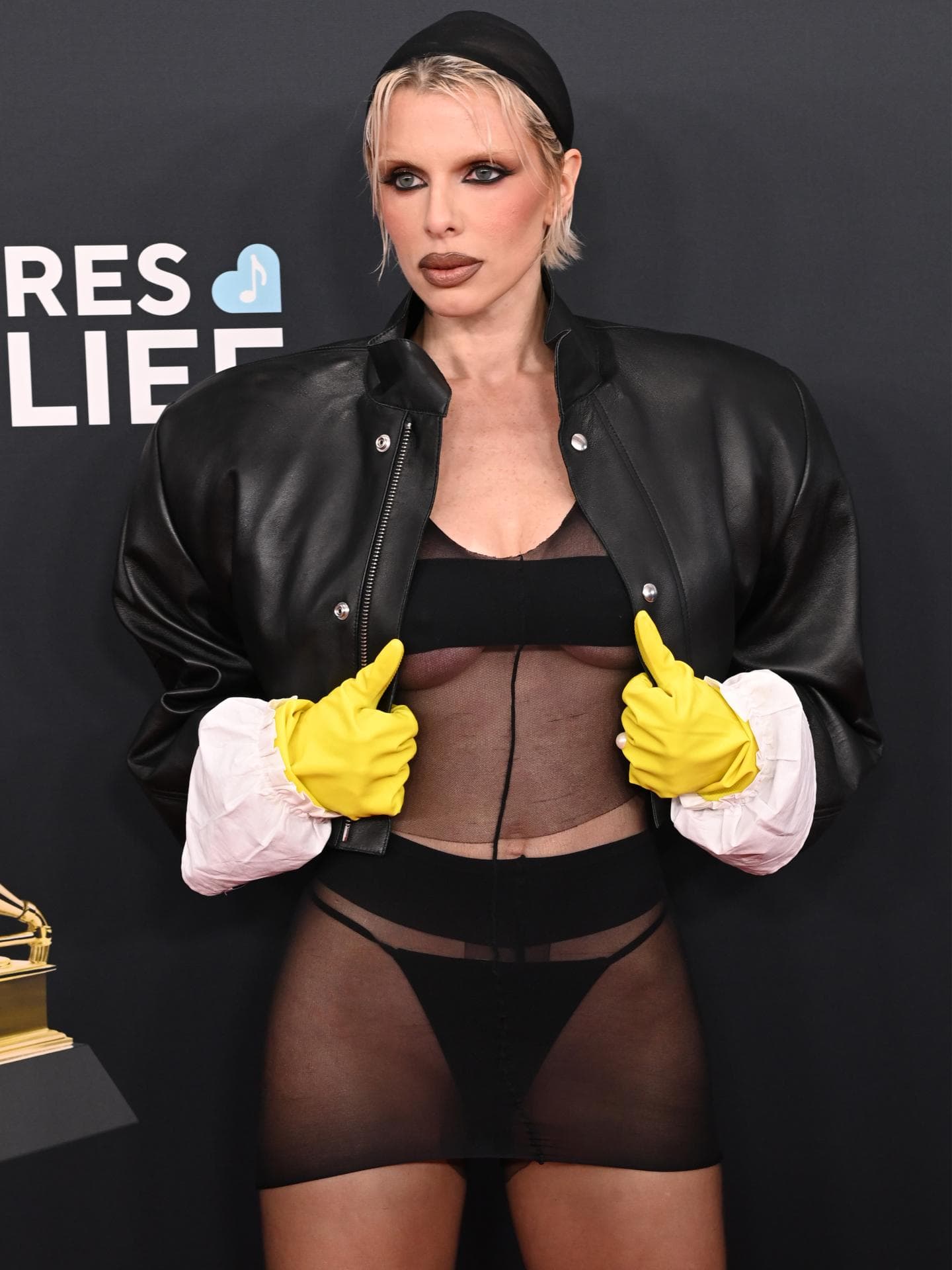 Julia Fox Grammy Awards 2025