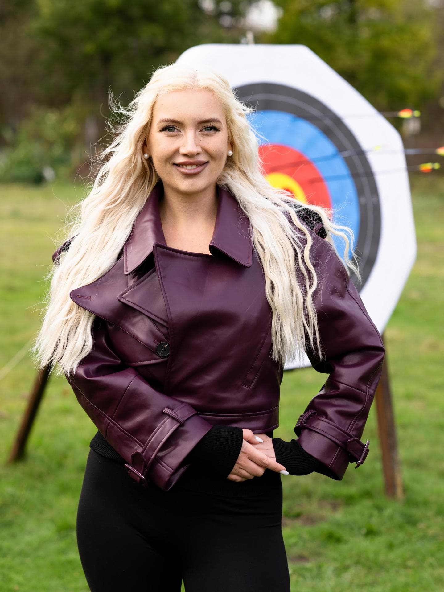 Nadine M. (27)