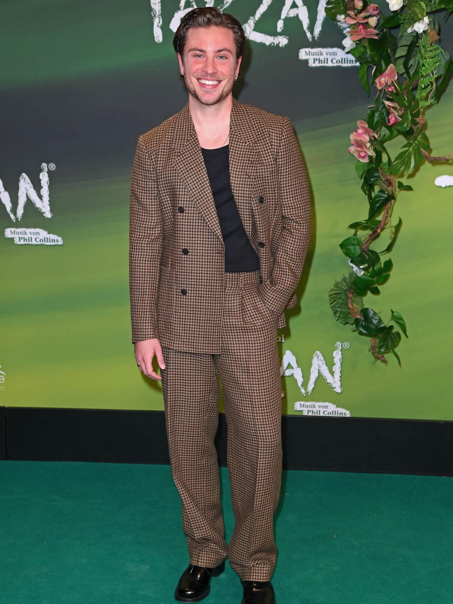 Jannik Schümann bei "Tarzan"-Premiere