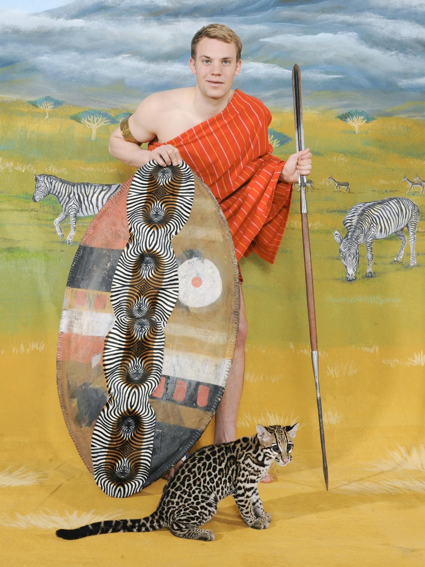 Manuel Neuer als afrikanischer Krieger zum DFB-Fotoshooting im Rahmen der WM 2010