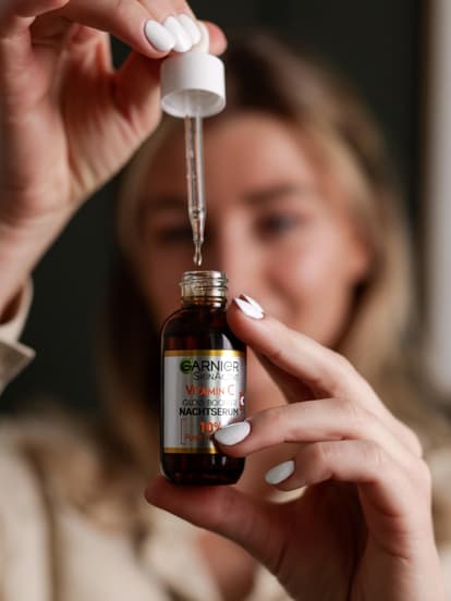 Das Nachtserum setzt auf Vitamin C, Niacinamid und Salizylsäure. Das Nachtserum setzt auf Vitamin C, Niacinamid und Salizylsäure.