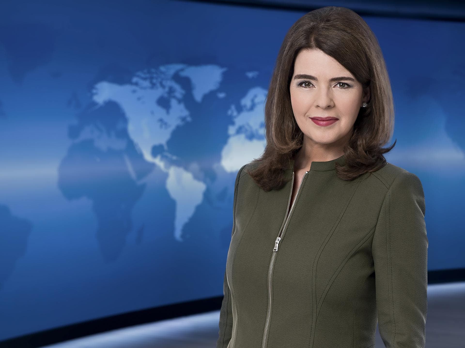 Susanne Daubner vor Tagesschau-Wand