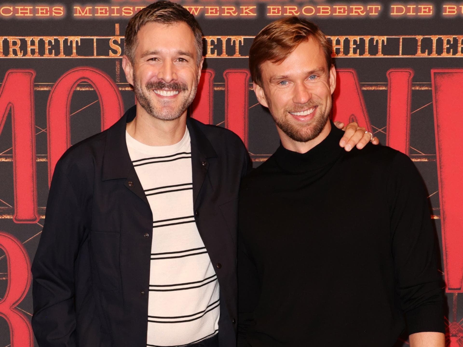 Jochen Schopp mit Ehemann Norman Kuehle beim "Moulin Rouge"-Musical in Köln