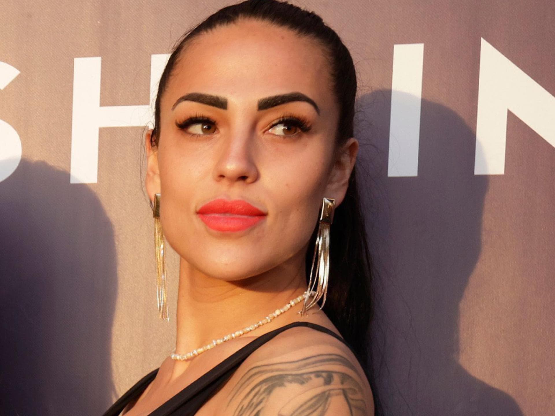 Elena Miras: Warum macht sie für die gleichen Beauty-Produkte Werbung wie  Leyla?