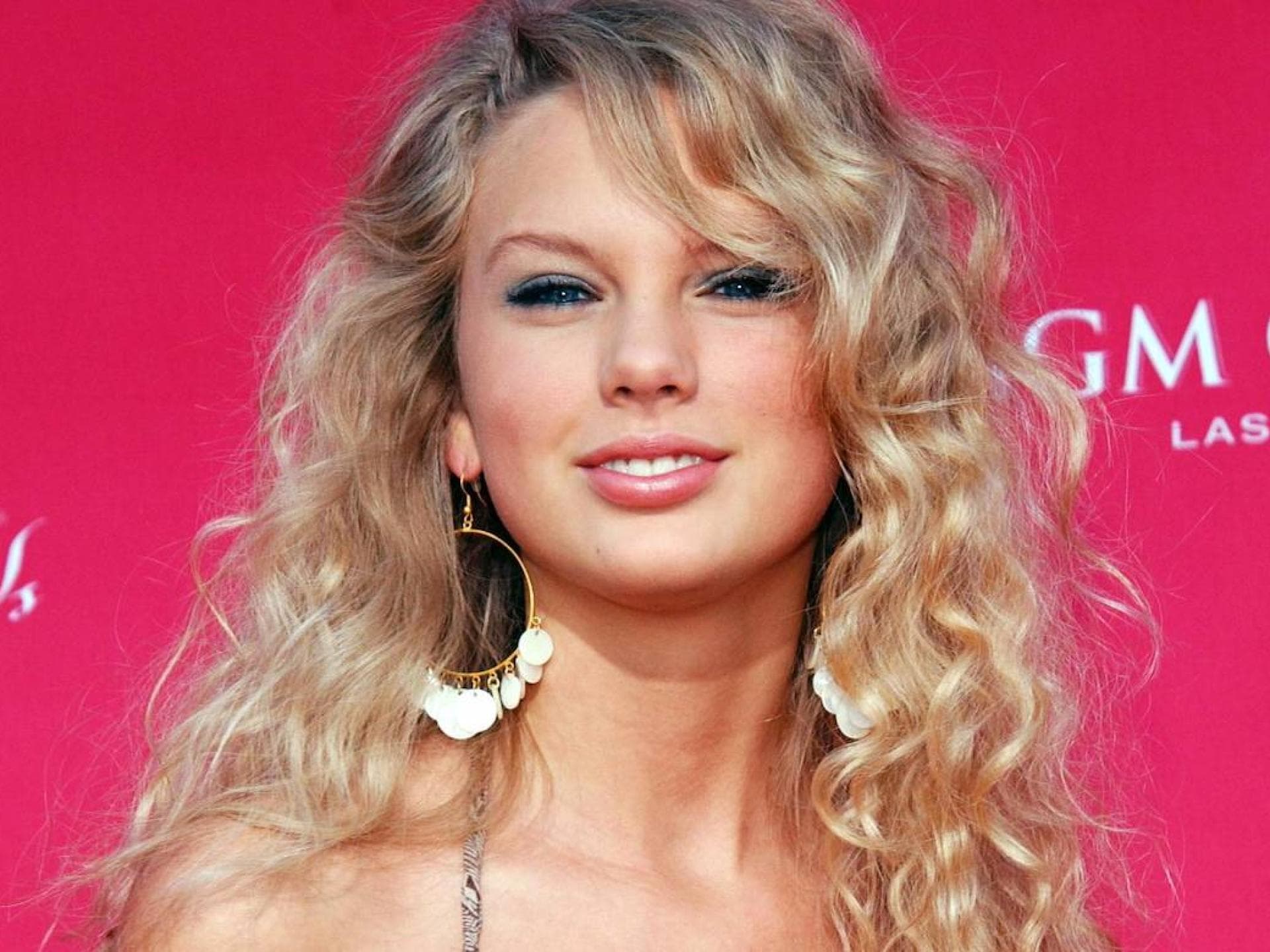 Taylor Swift 2006 mit Locken