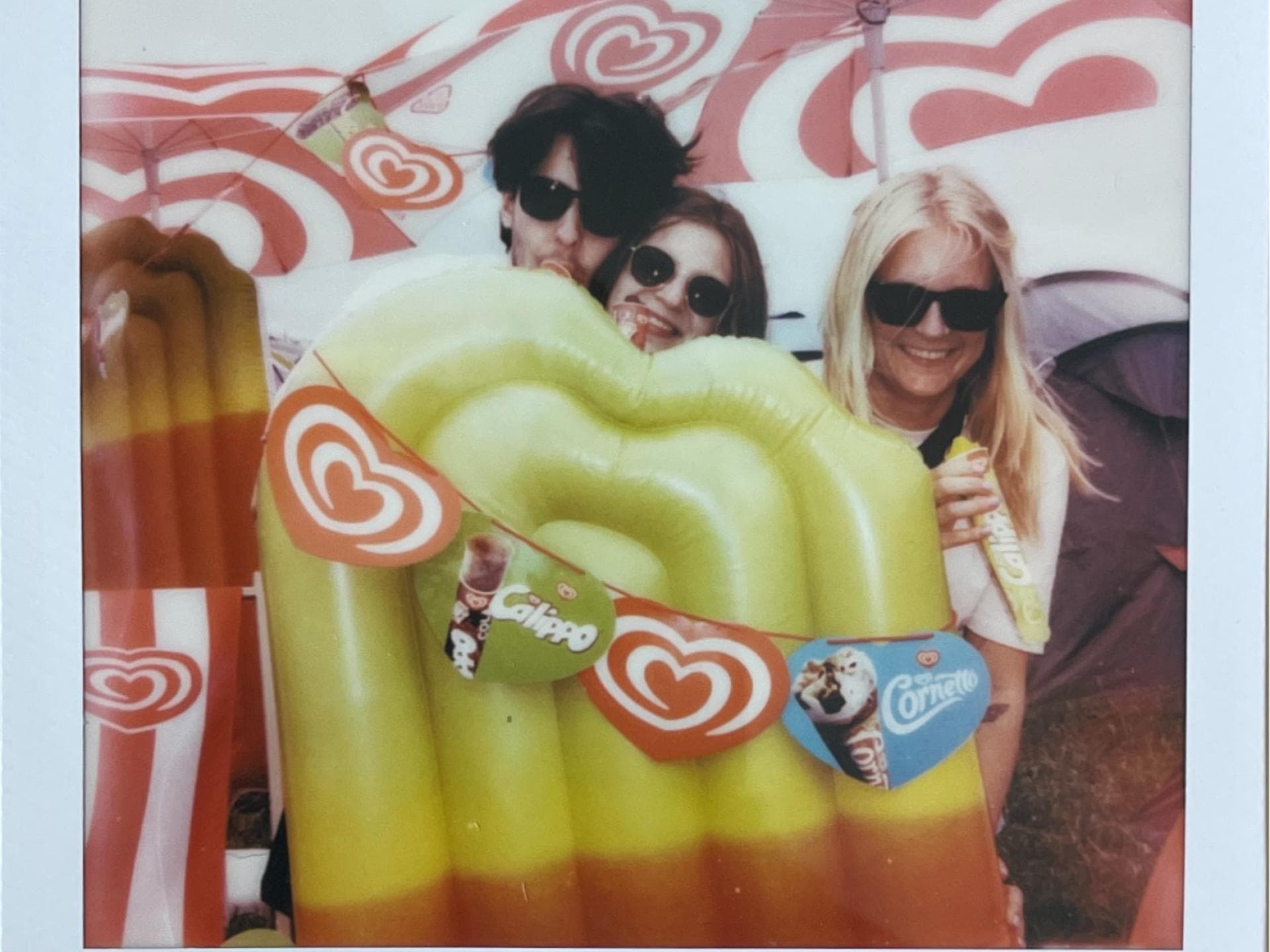 Klare Sache: Eis schmeckt besser, wenn es mit Freunden genossen wird Klare Sache: Eis schmeckt besser, wenn es mit Freunden genossen wird