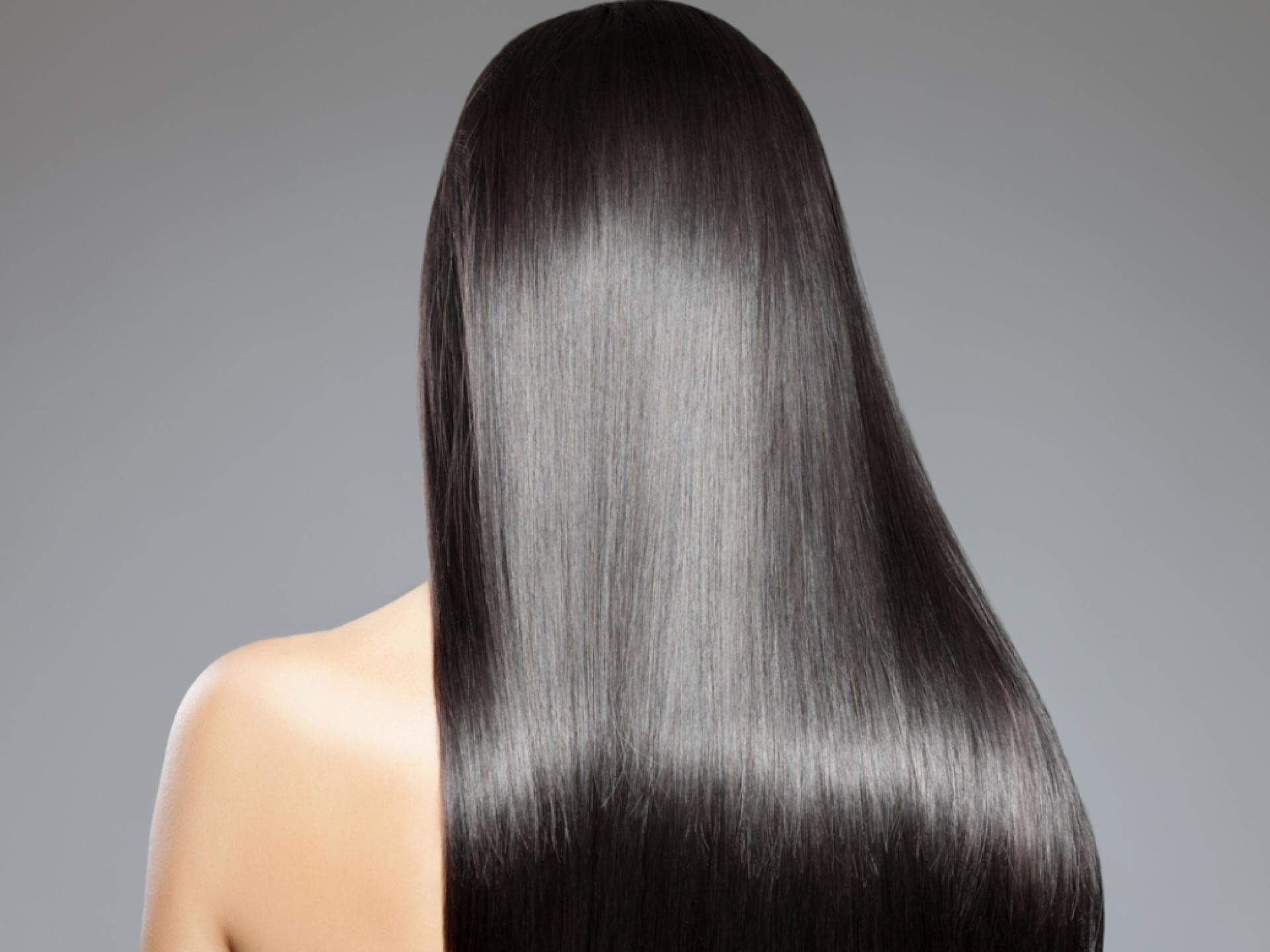 Mehr Haarglanz dank Haaröl Frau mit sehr glänzenden Haaren