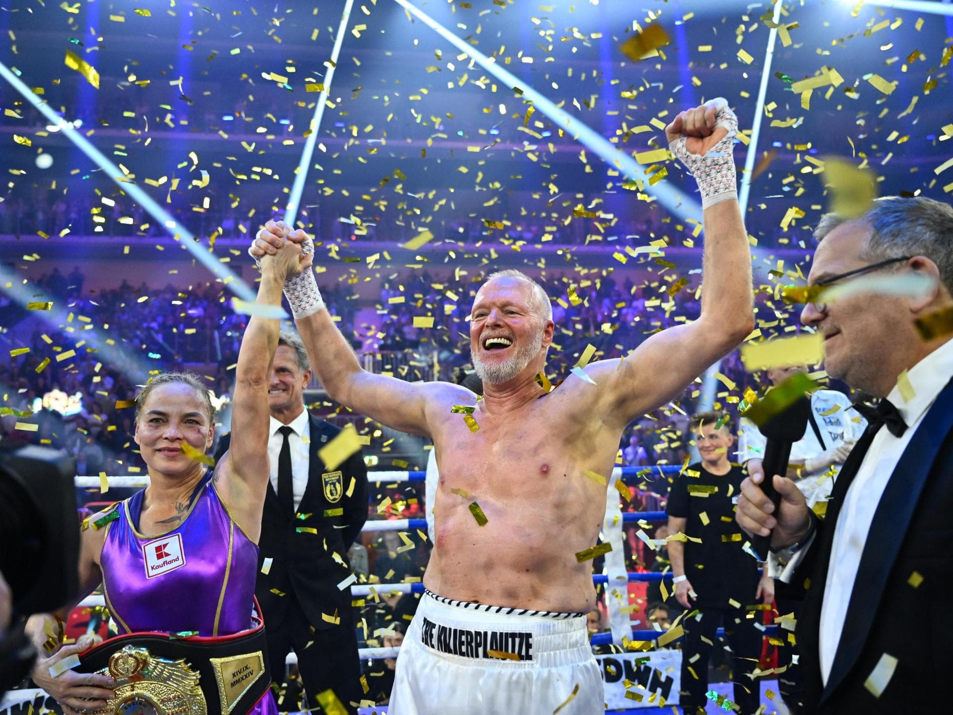 Stefan Raab jubelt nach Boxkampf