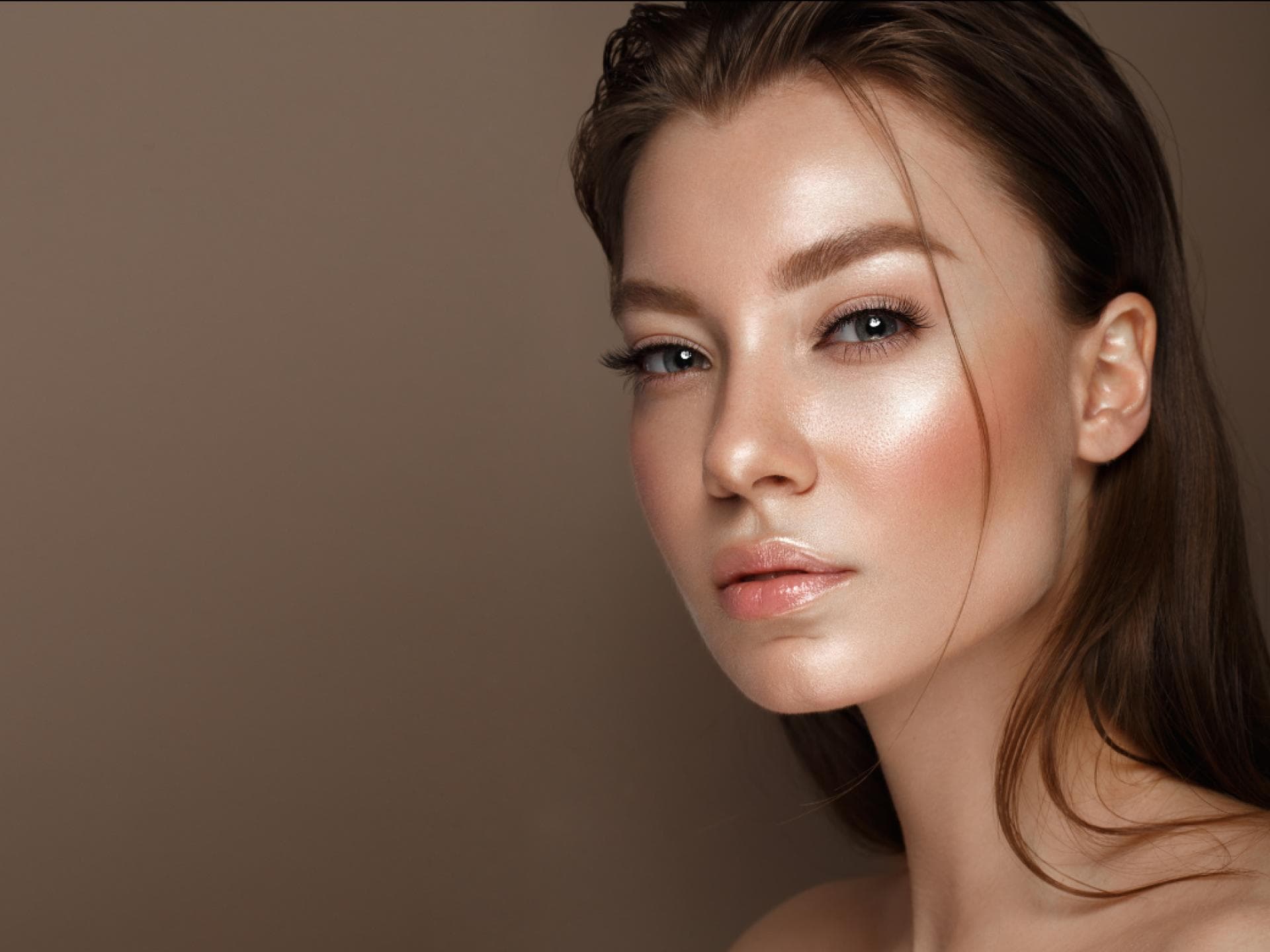 Highlighter Rossmann Brünette mit Glow