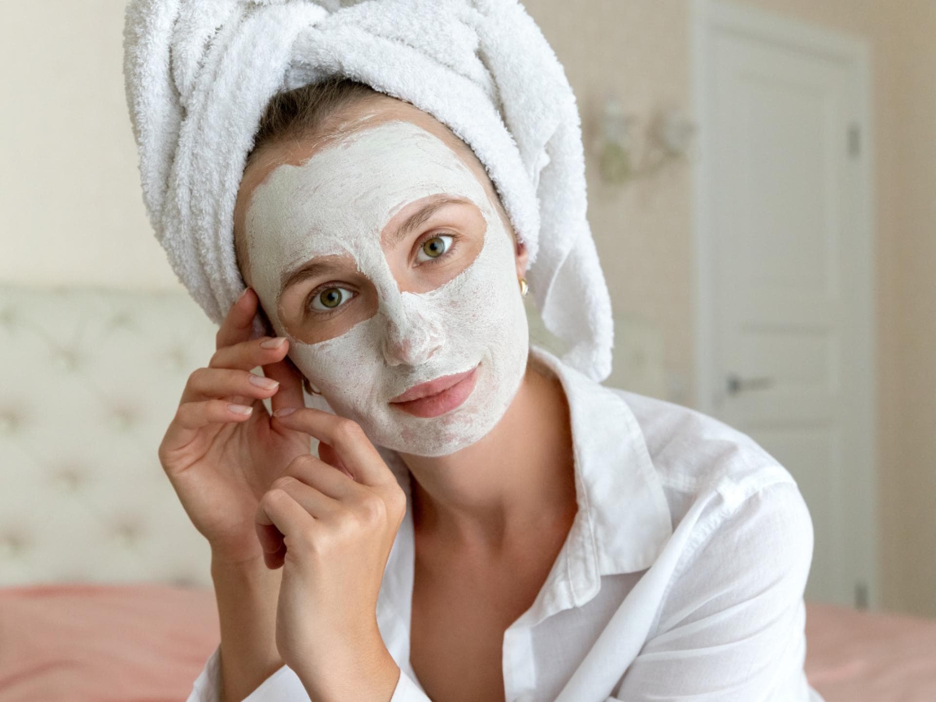 Maske mit Kaviar Frau mit Turban und Maske