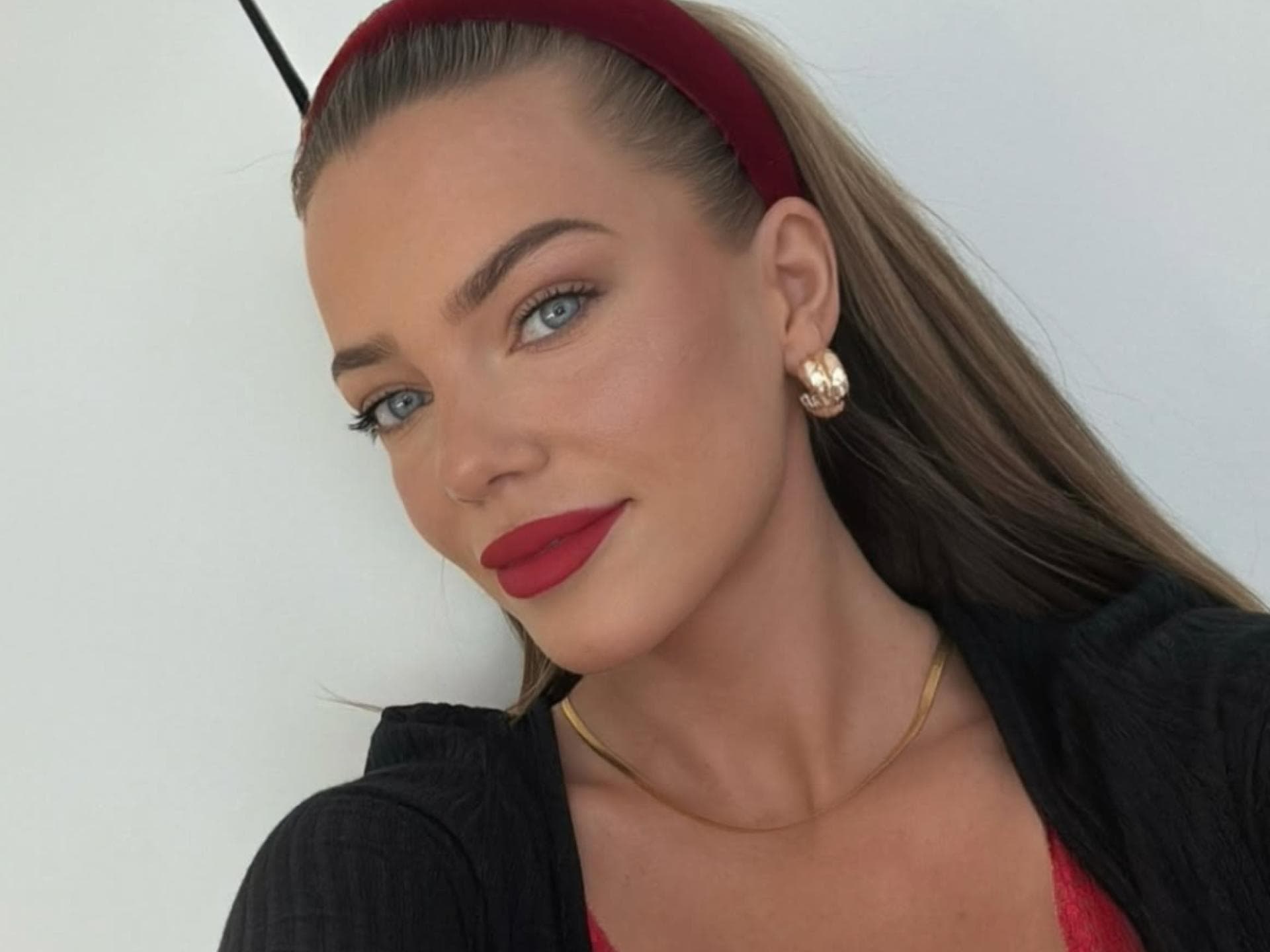 Laura Maria Rypa Make-up Weihnachten Laura Maria Rypa Selfie mit roten Lippen
