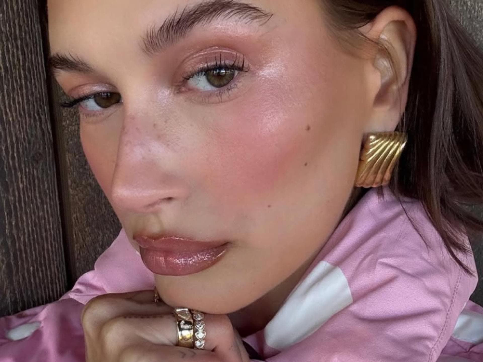 hailey-bieber wimpern hailey-bieber Selfie