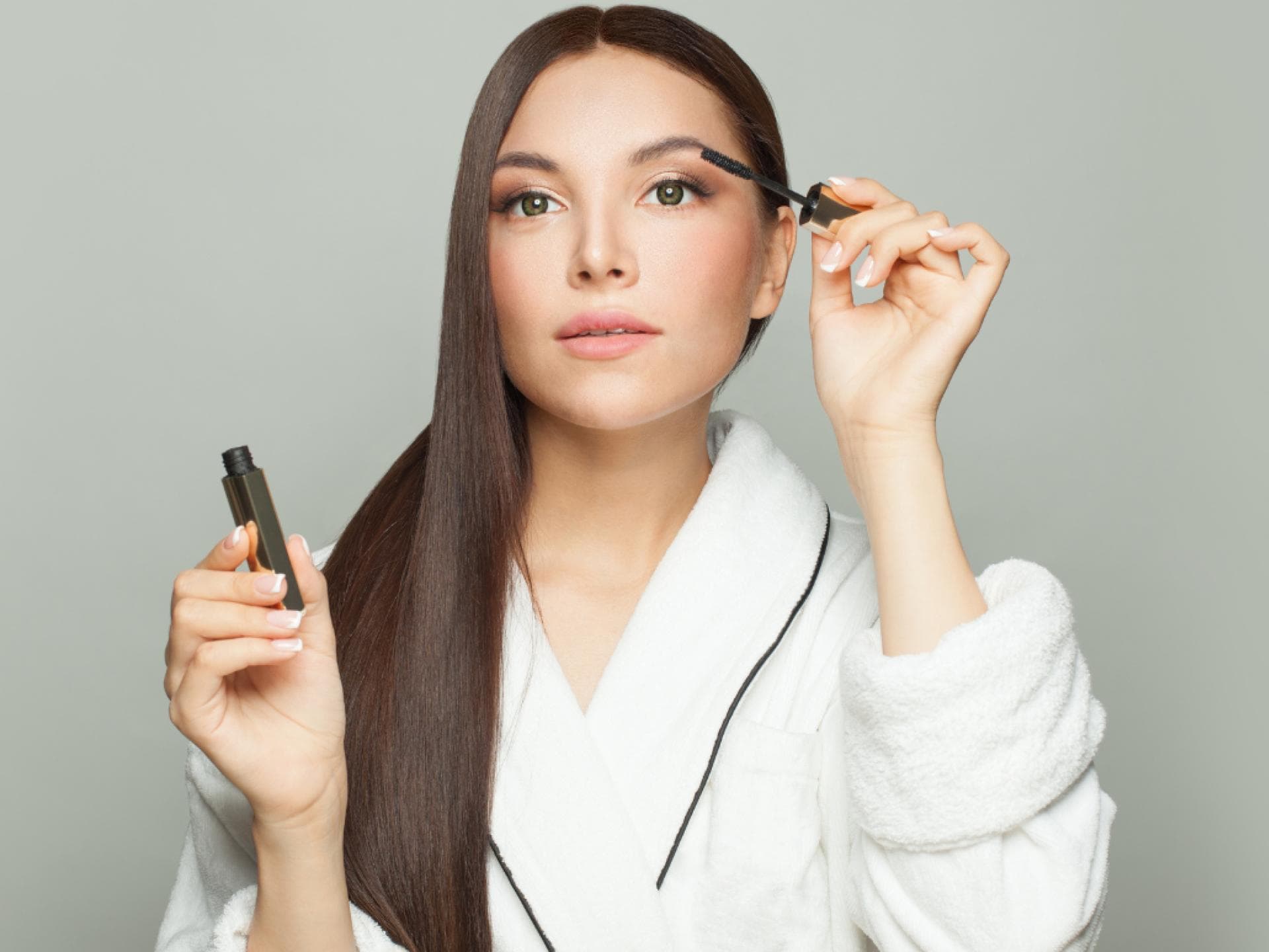 mascara für hollywood Frau tuscht wimpern an