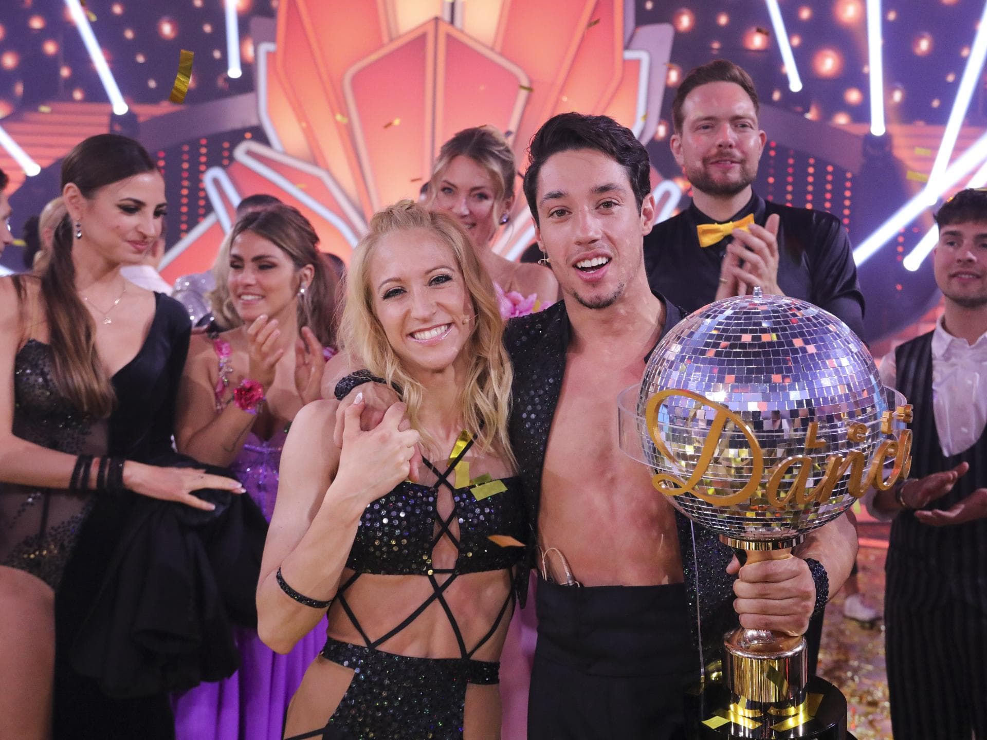 Kathrin MEnzinger und René Casselly gewinnen "Let's Dance"