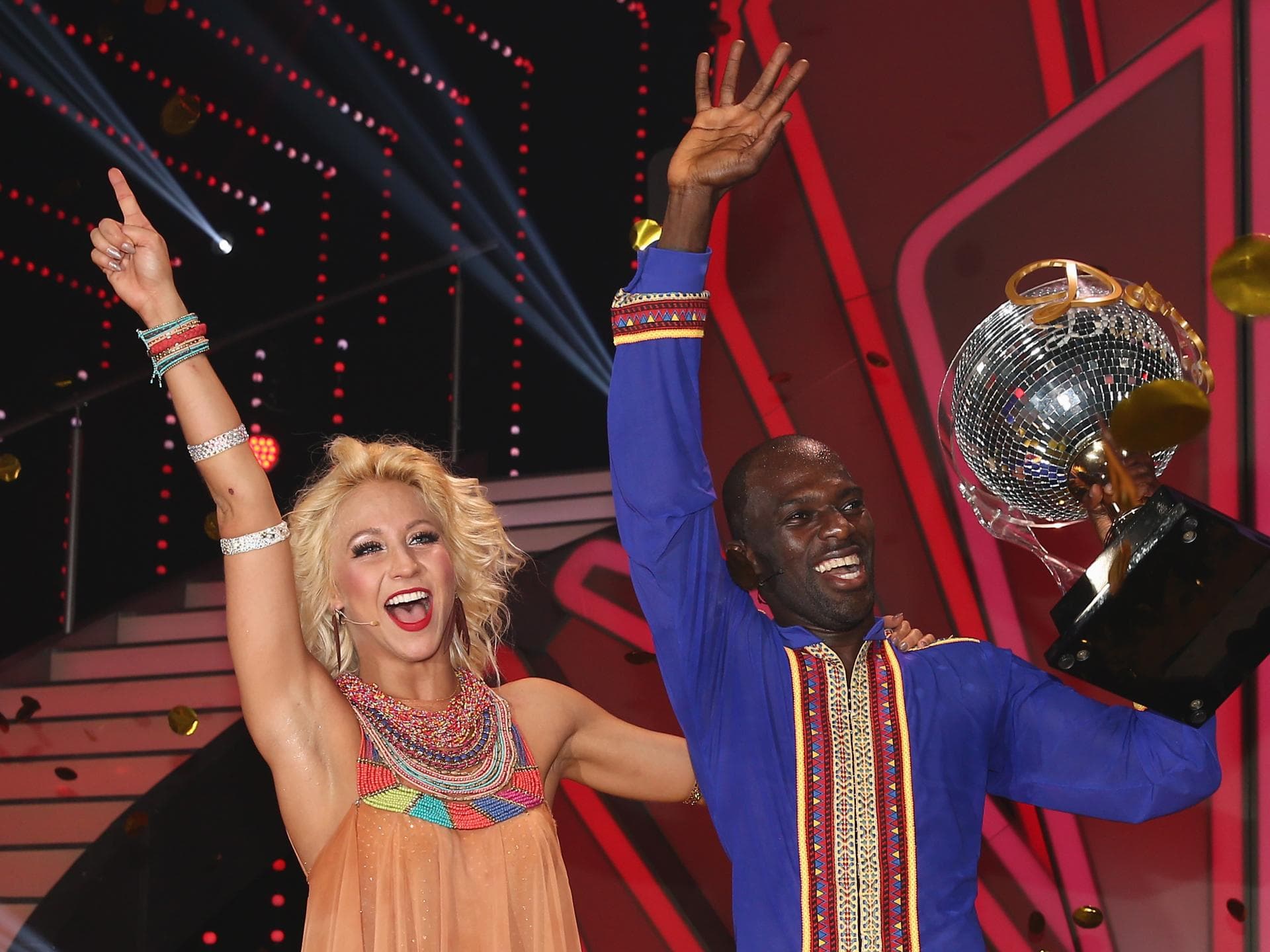 Kathrin Menzinger und Hans Sarpei gewinnen 2015 "Let's Dance"