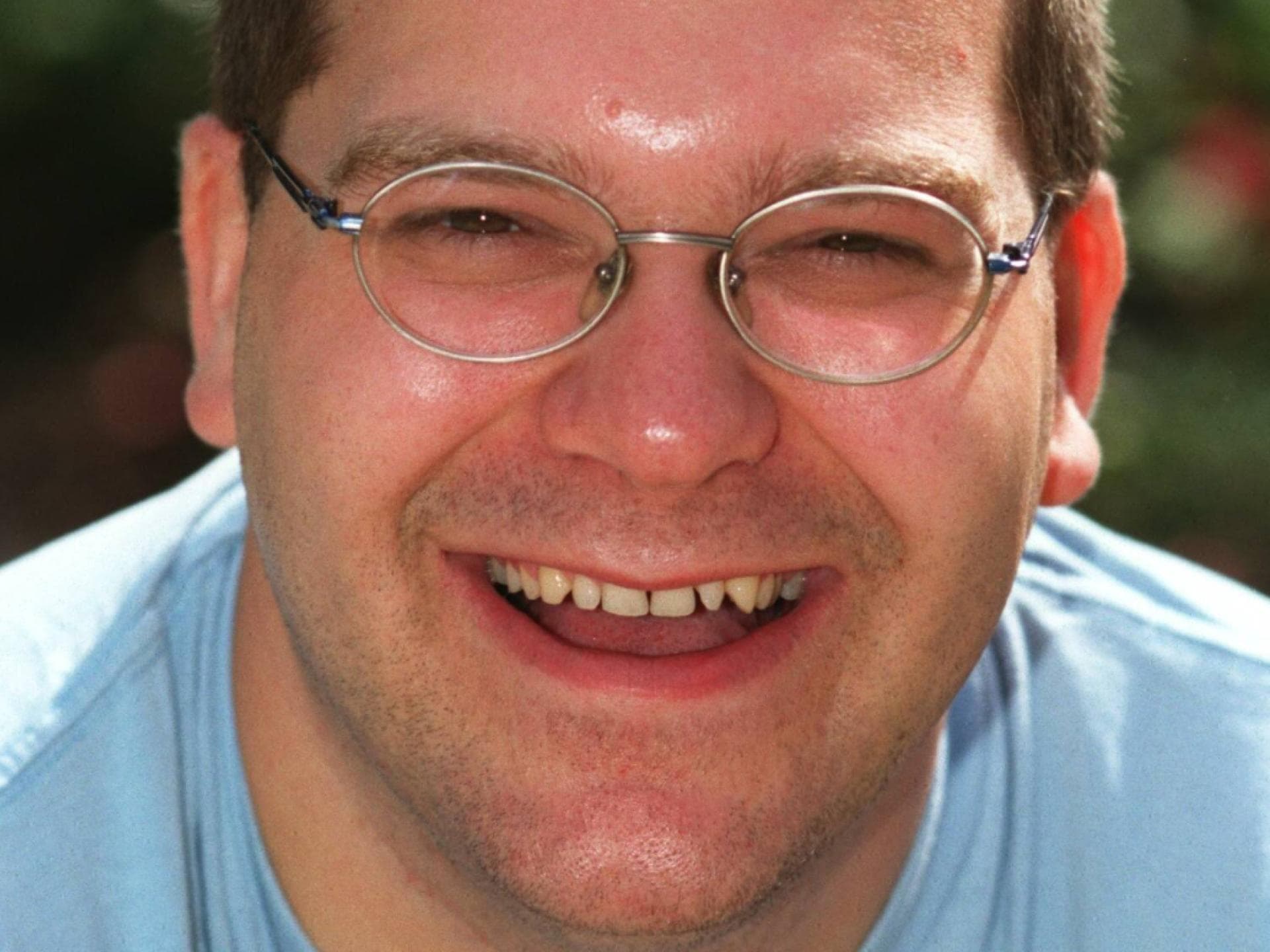 Elton mit Nickelbrille