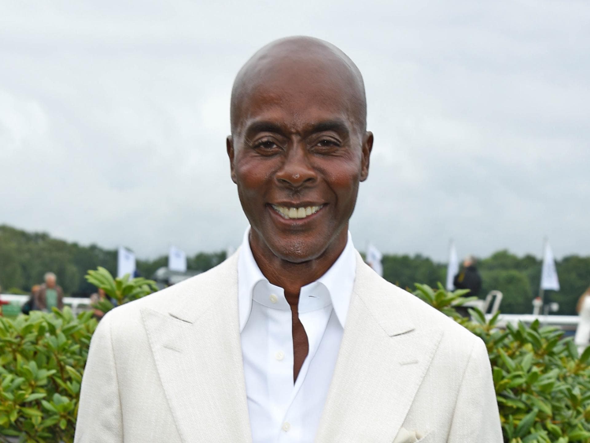 Bruce Darnell strahlt
