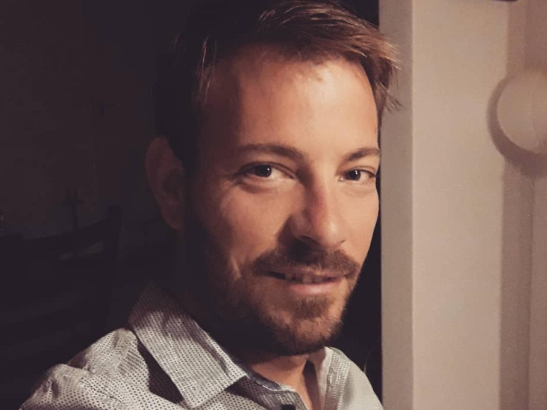 Gerald Heiser mit leichtem Lächeln