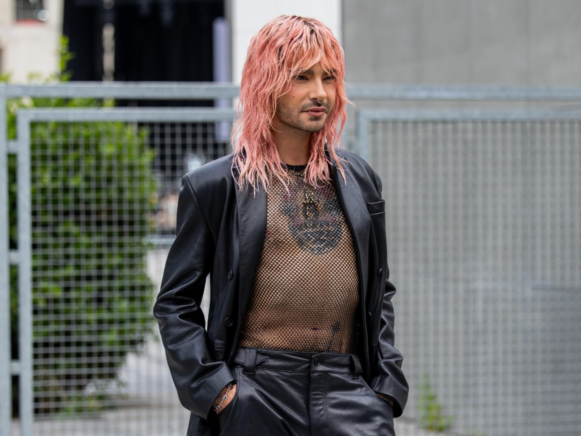 Bill Kaulitz mit pinken Haaren