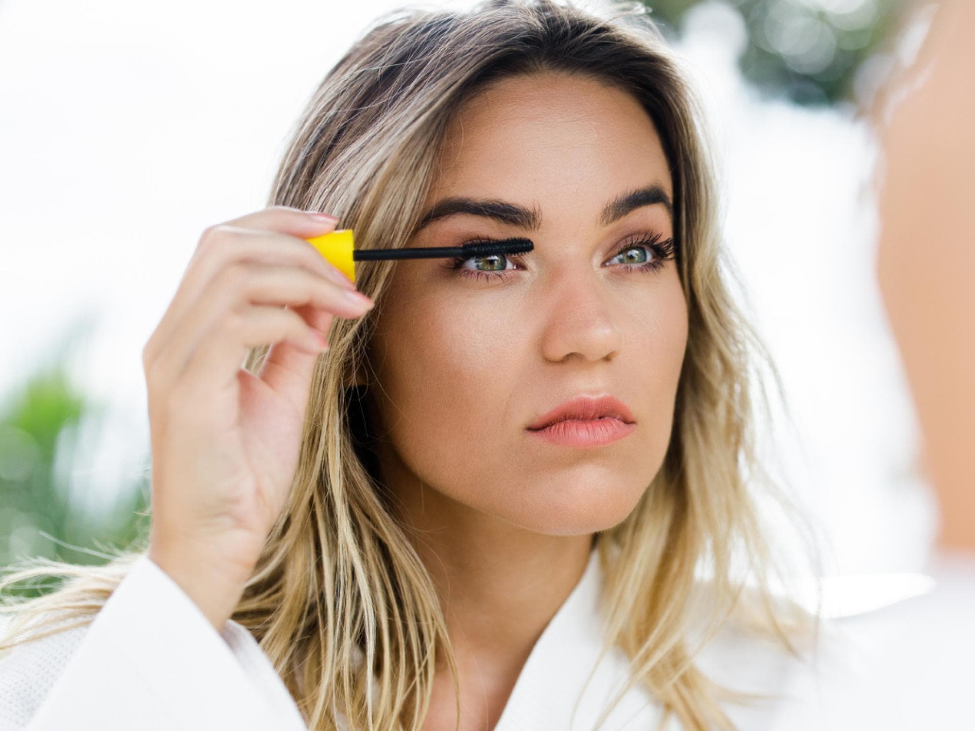 Mascara für Wachstum Frau mit schönen Wimpern mit Mascara