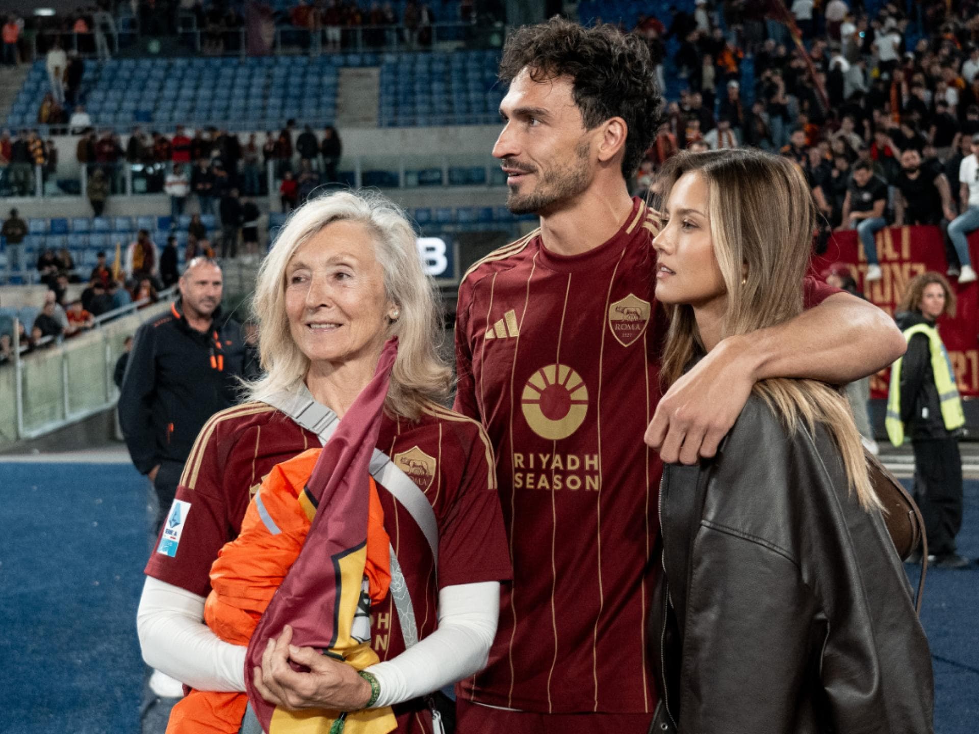 Mats Hummels mit seiner Mutter & Freundin Nicola