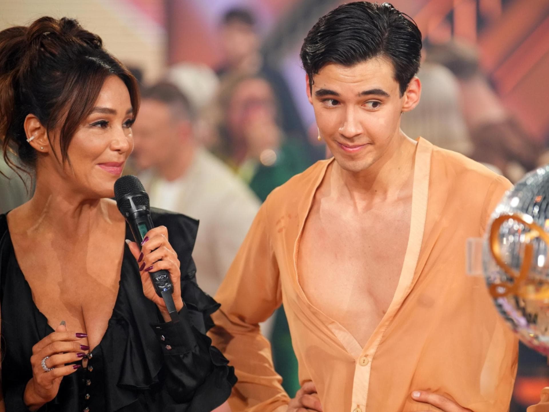 Verona Pooth und Diego bei Let's Dance mit Pokal