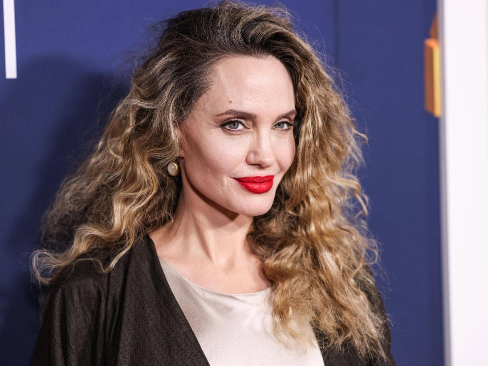 Angelina Jolie wilde Locken