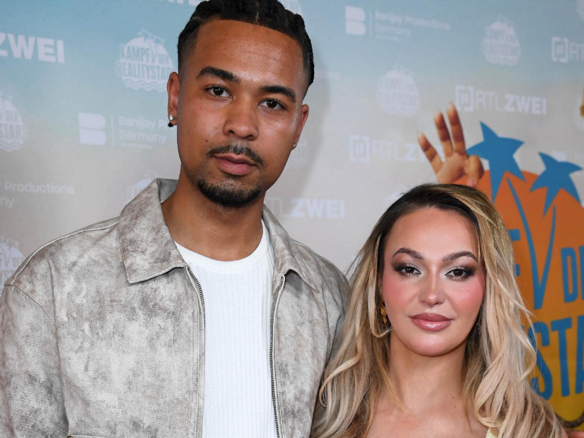 Fabrice Neda & Anitia Latifi posieren zusammen