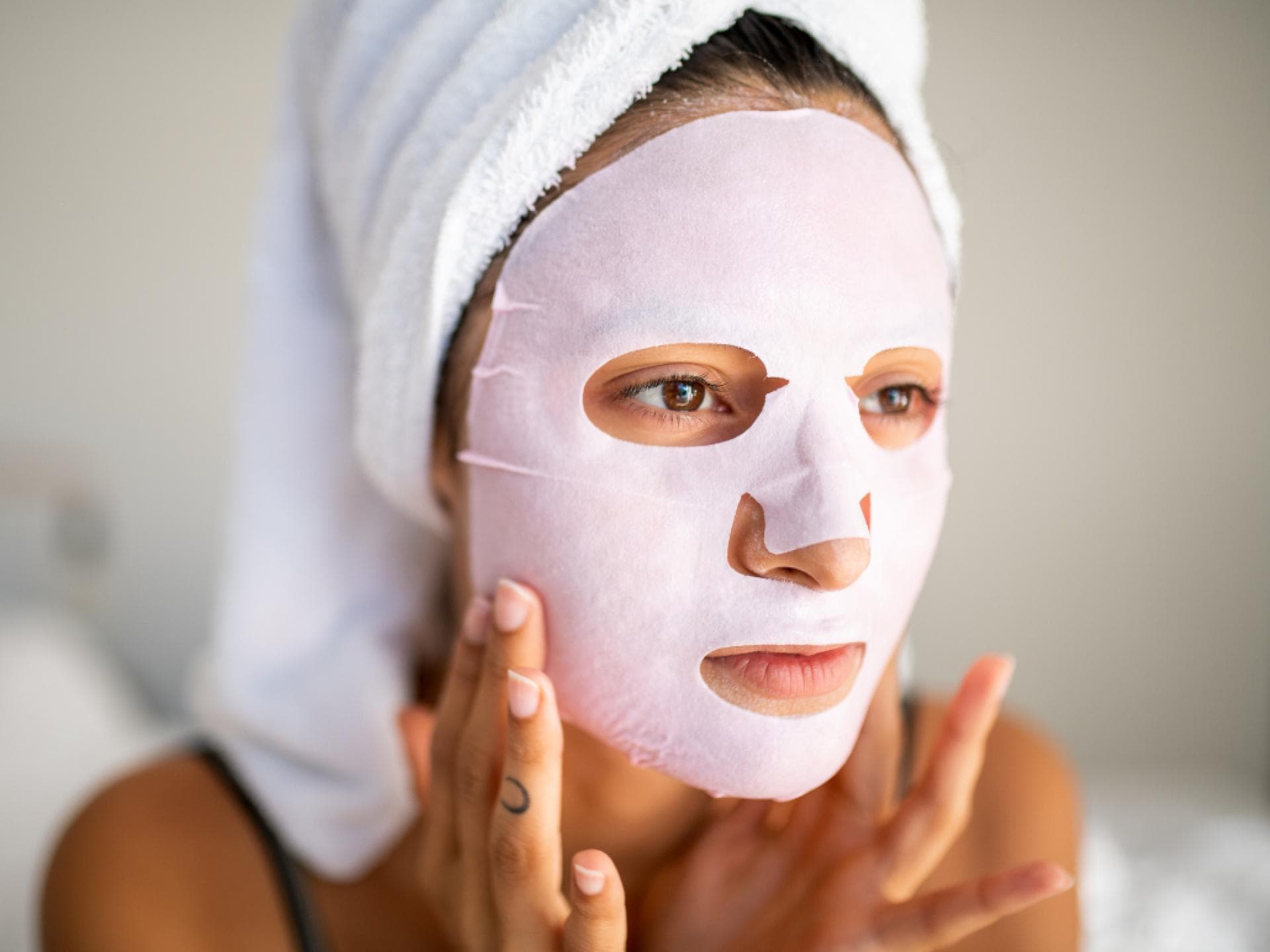Tuchmaske für Glow Frau mit rosa Tuchmaske