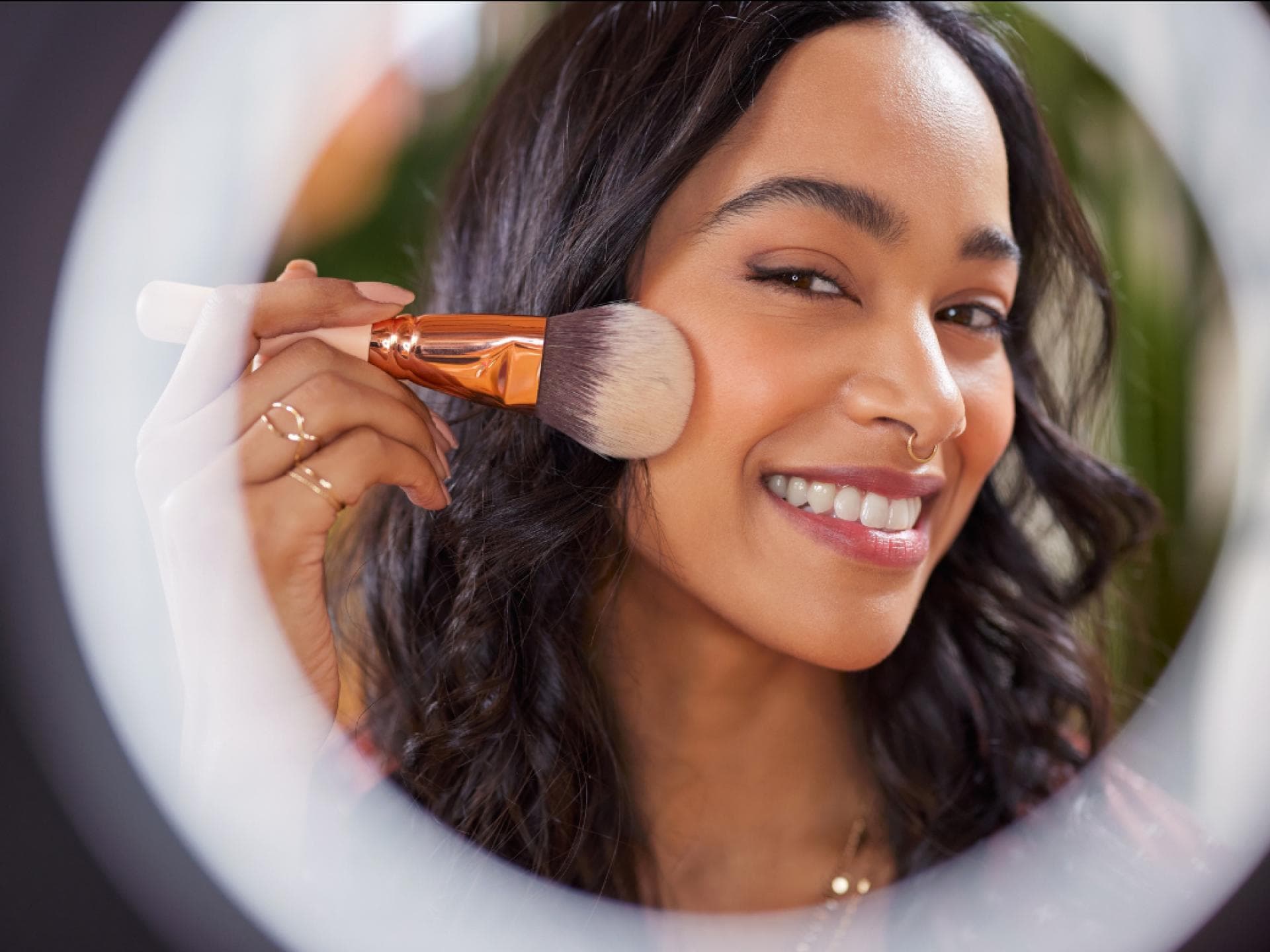 Blush bestseller Frau mit Blush