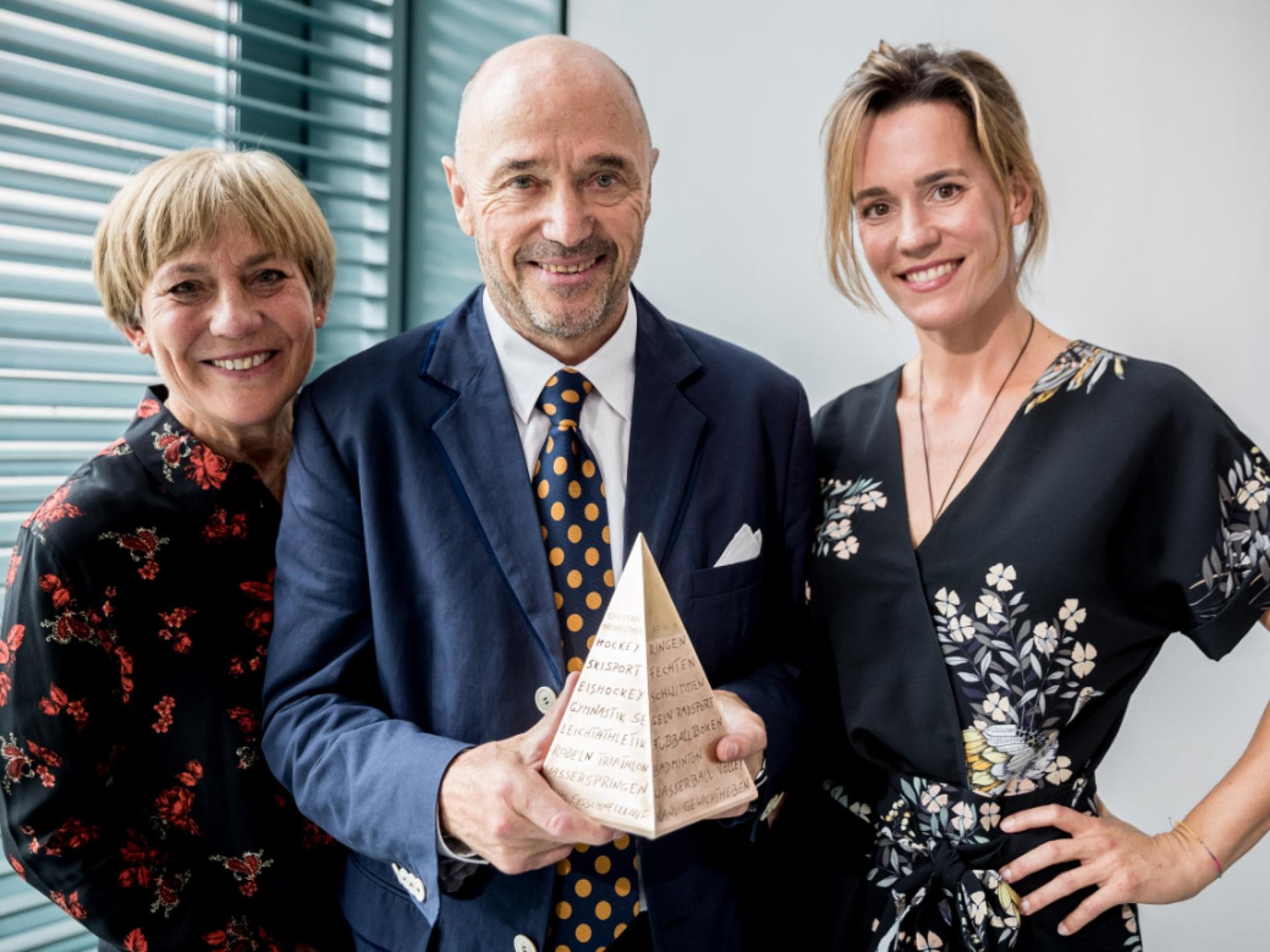 Rosi Mittermaier, Christian und Ameli Neureuther stehen nebeneinander, 2017