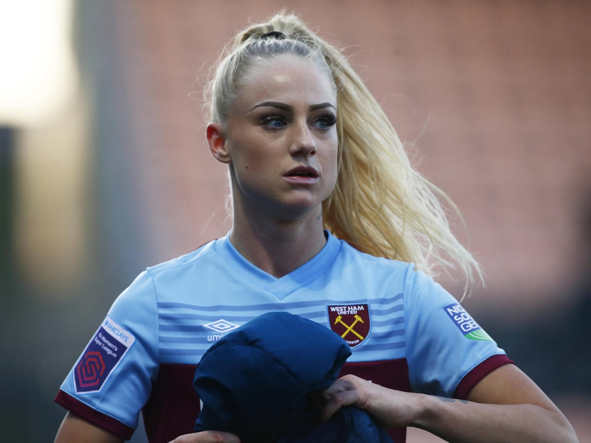 Alisha Lehmann bei einem Spiel, guckt zur Seite