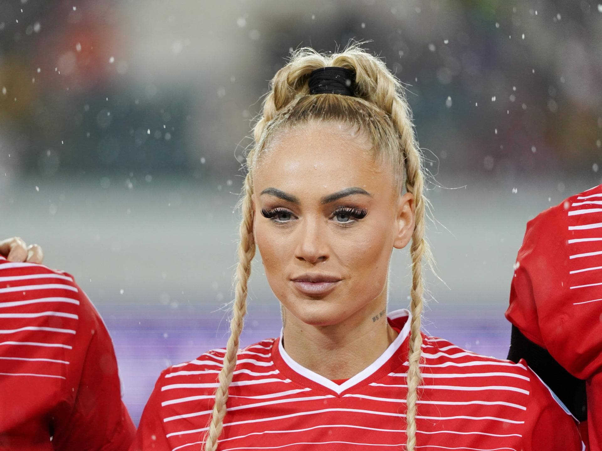 Alisha Lehmann mit zwei Zöpfen