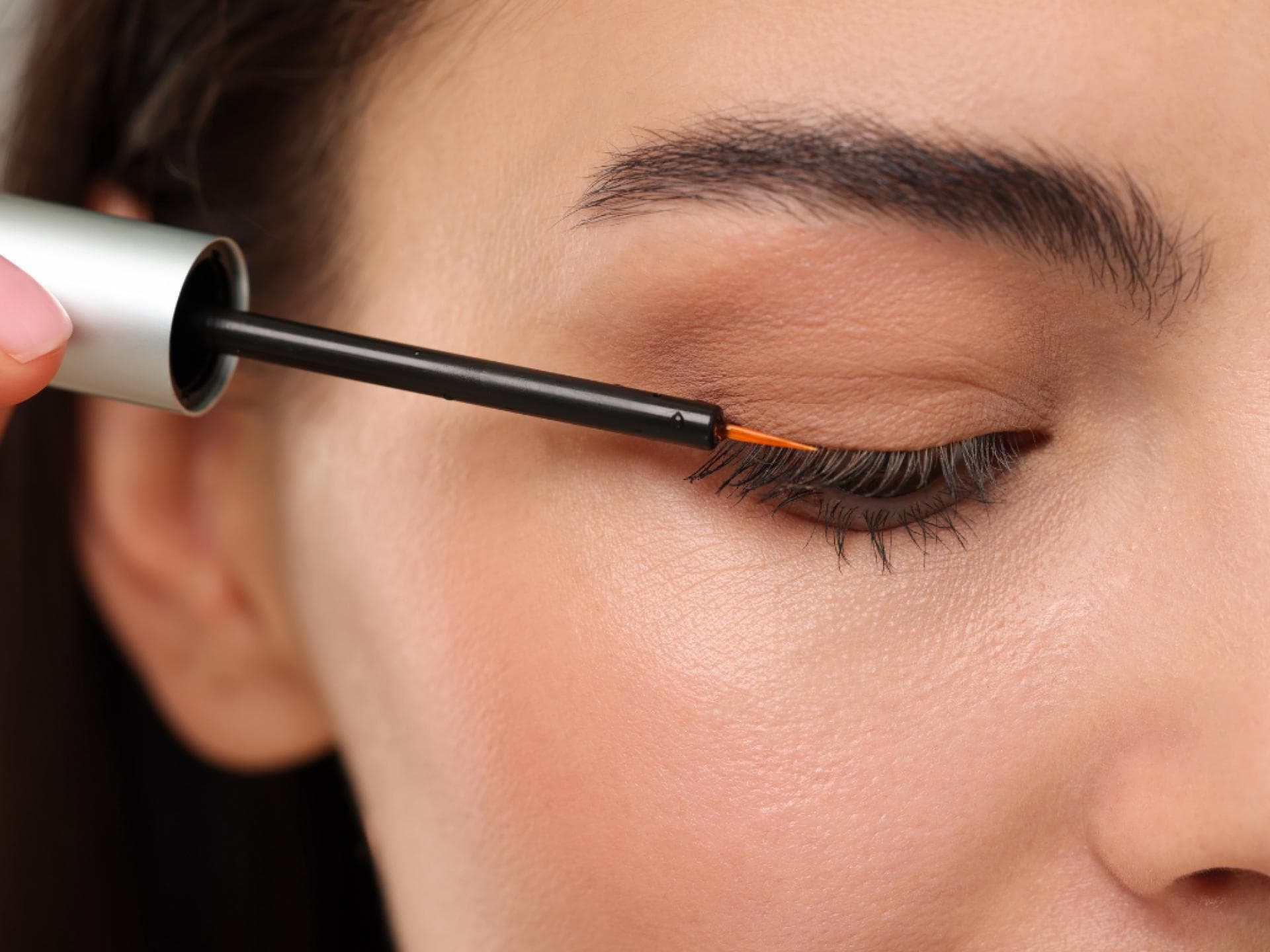 Wimpernserum beliebt Frau benutzt Wimpernserum