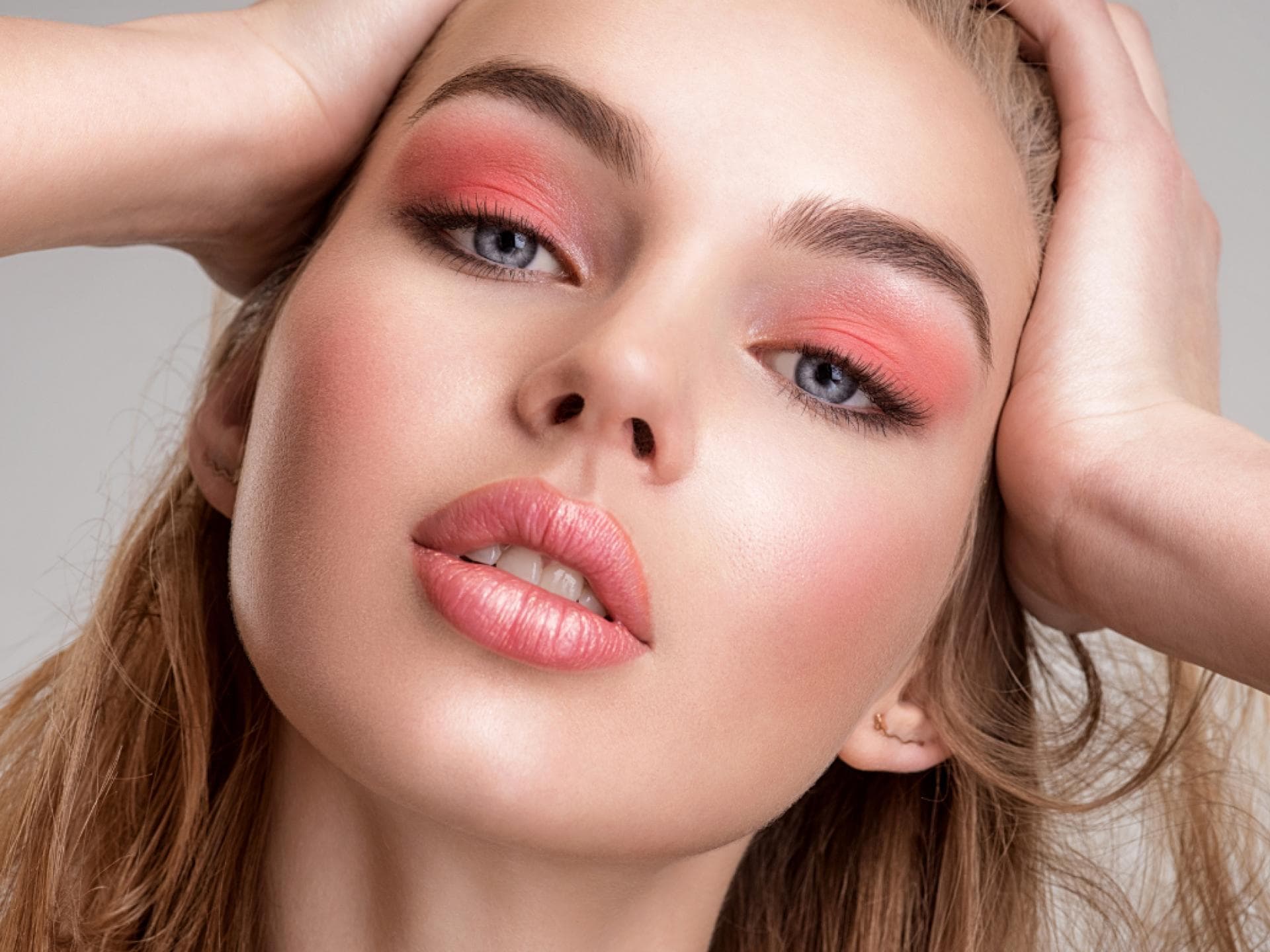 Frau mit Blush