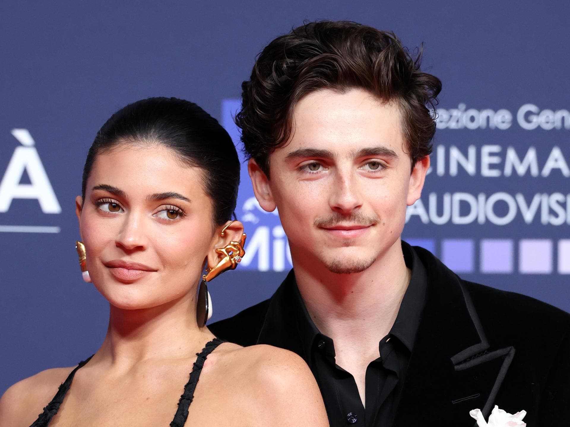 Kylie Jenner und Timothée Chalamet posieren zusammen