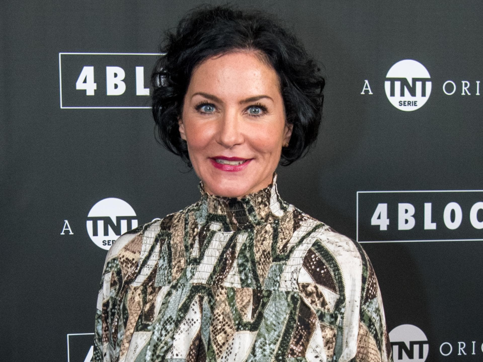 Marisa Burger lächelt