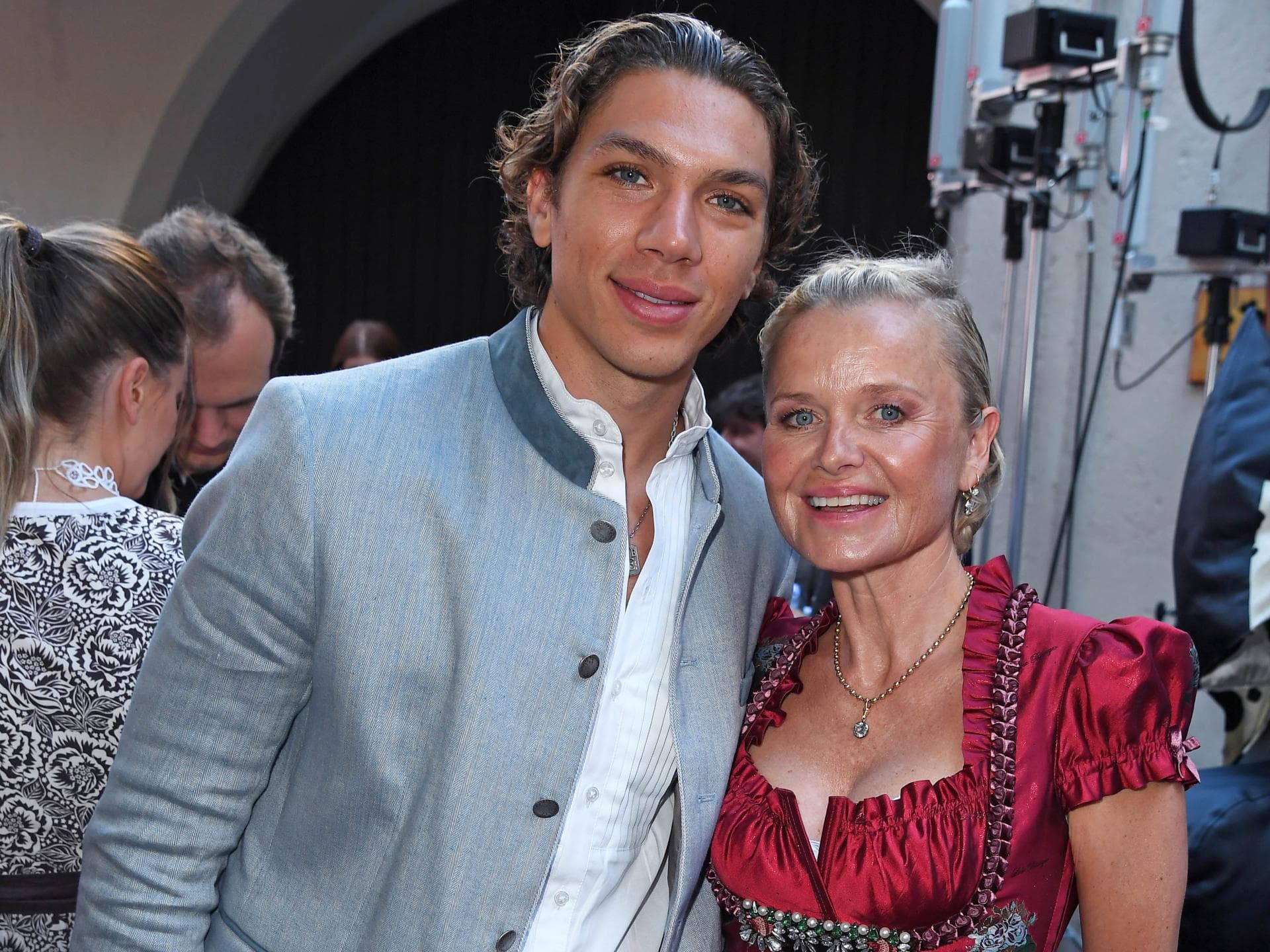 Elias Becker mit Barbara Sturm beim "HeidiFest"