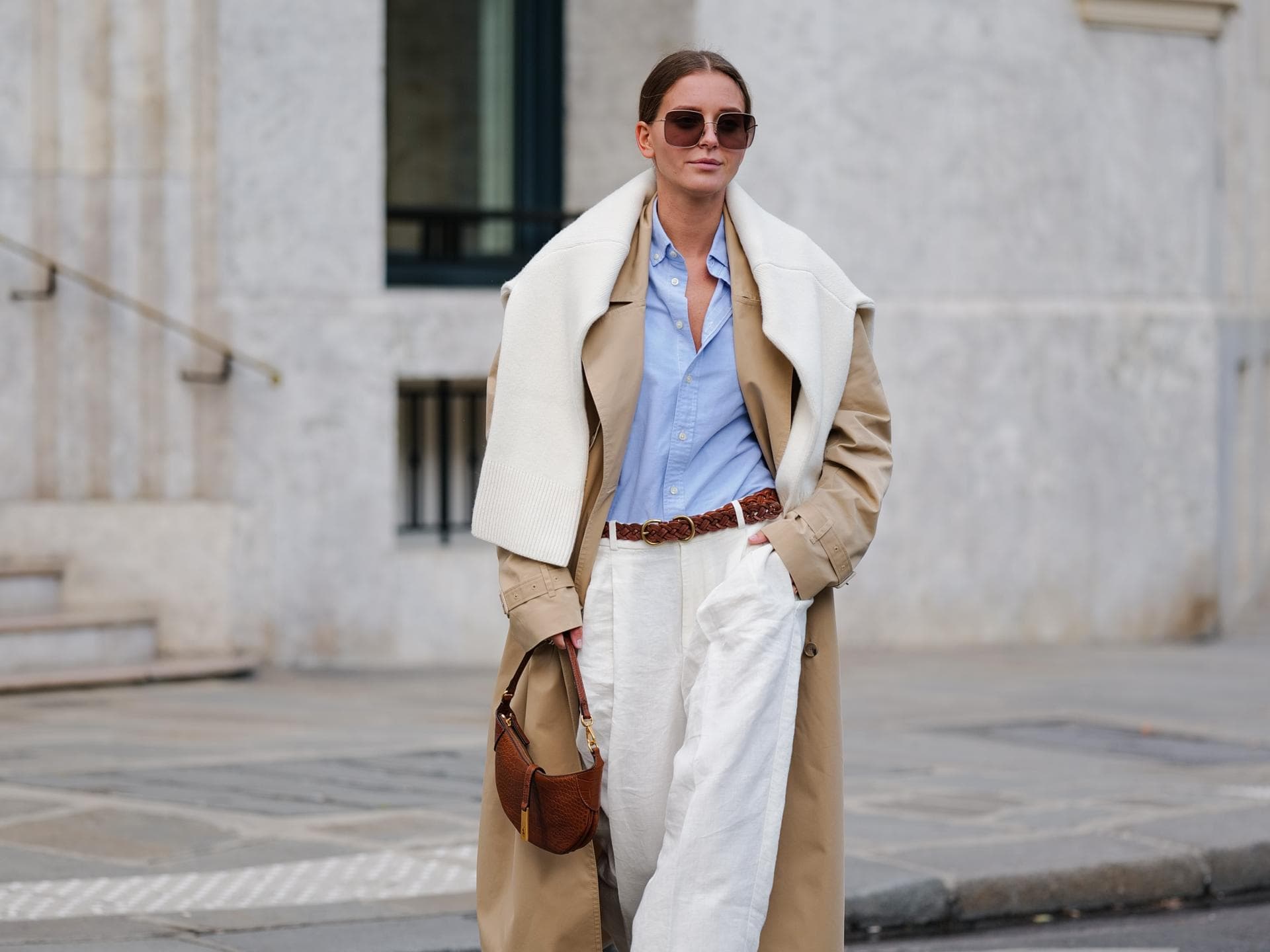 Eine Frau in einem stylischen Office-Look