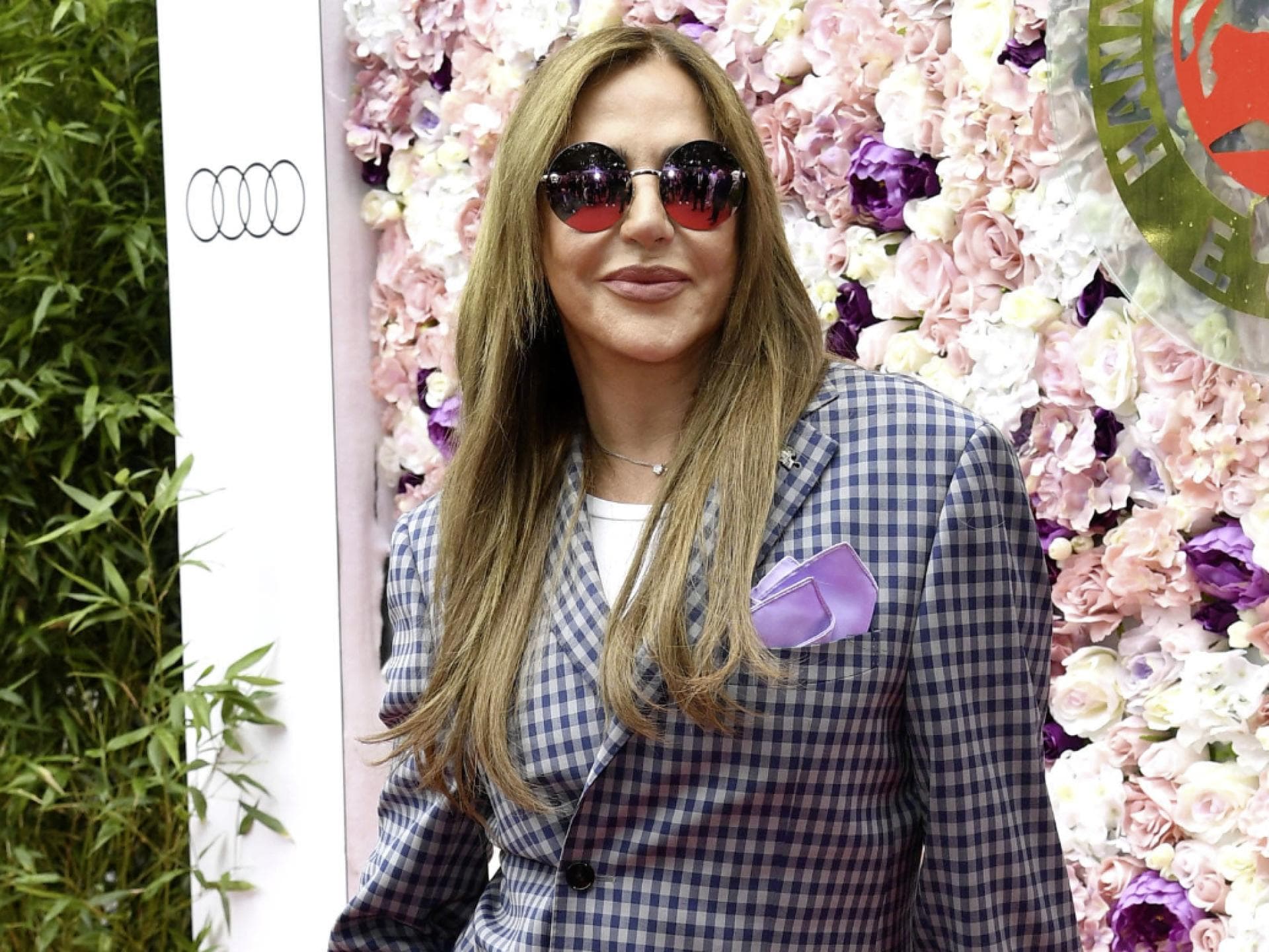 Simone Thomalla mit Sonnenbrille