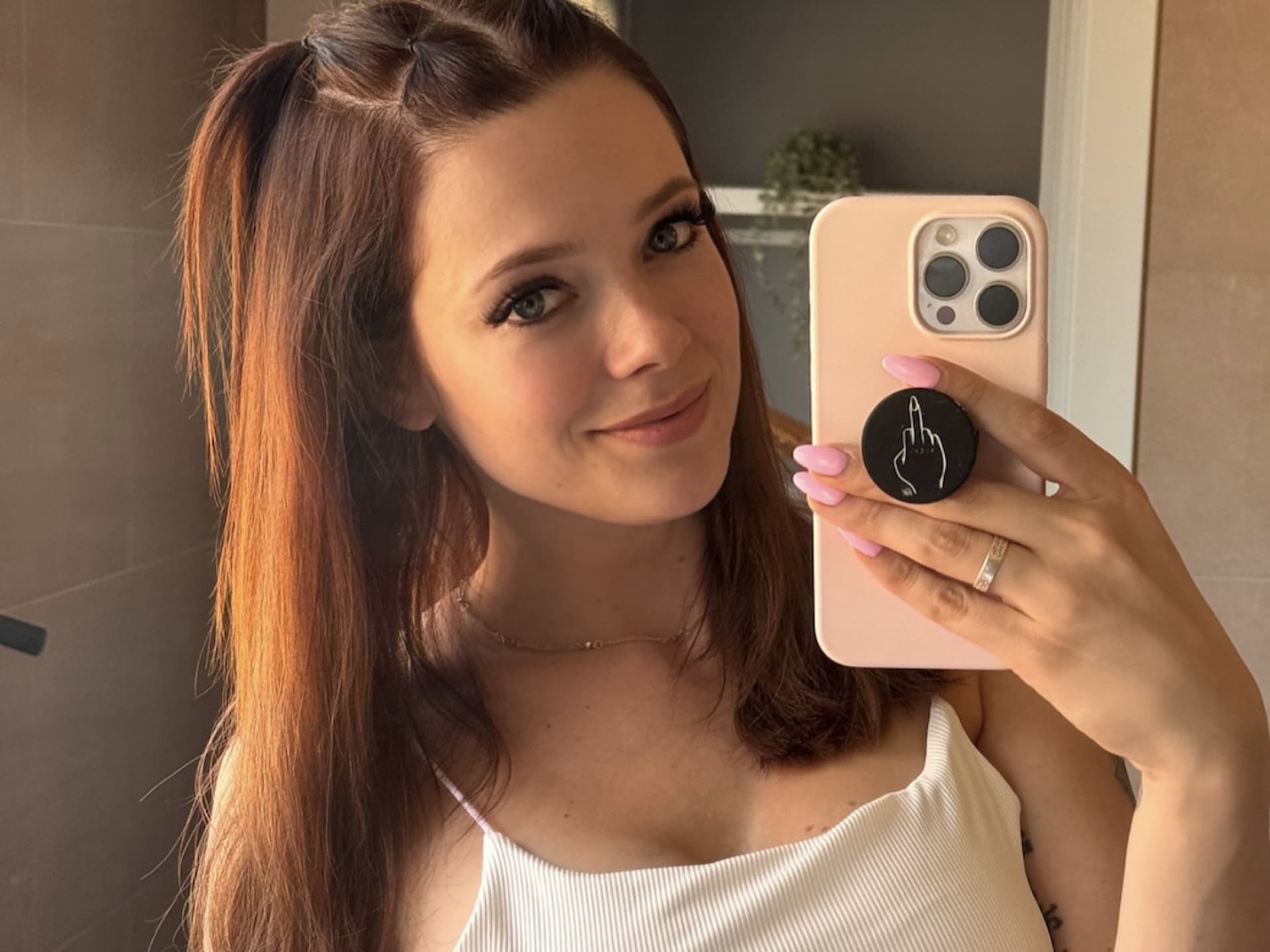 Anne Wünsche mit Zöpfen