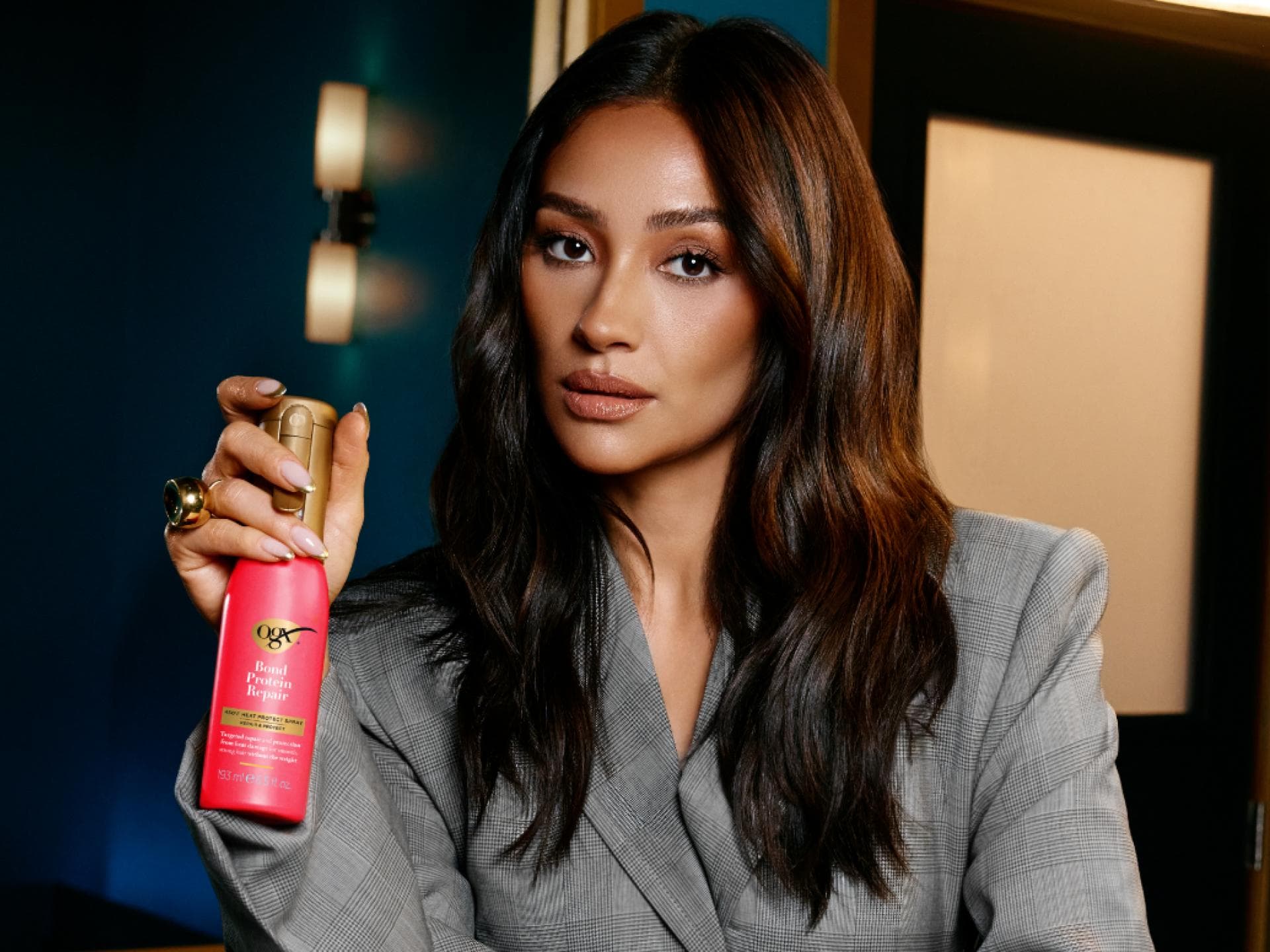 Shay Mitchell für OGX Shay Mitchell Haarpflege