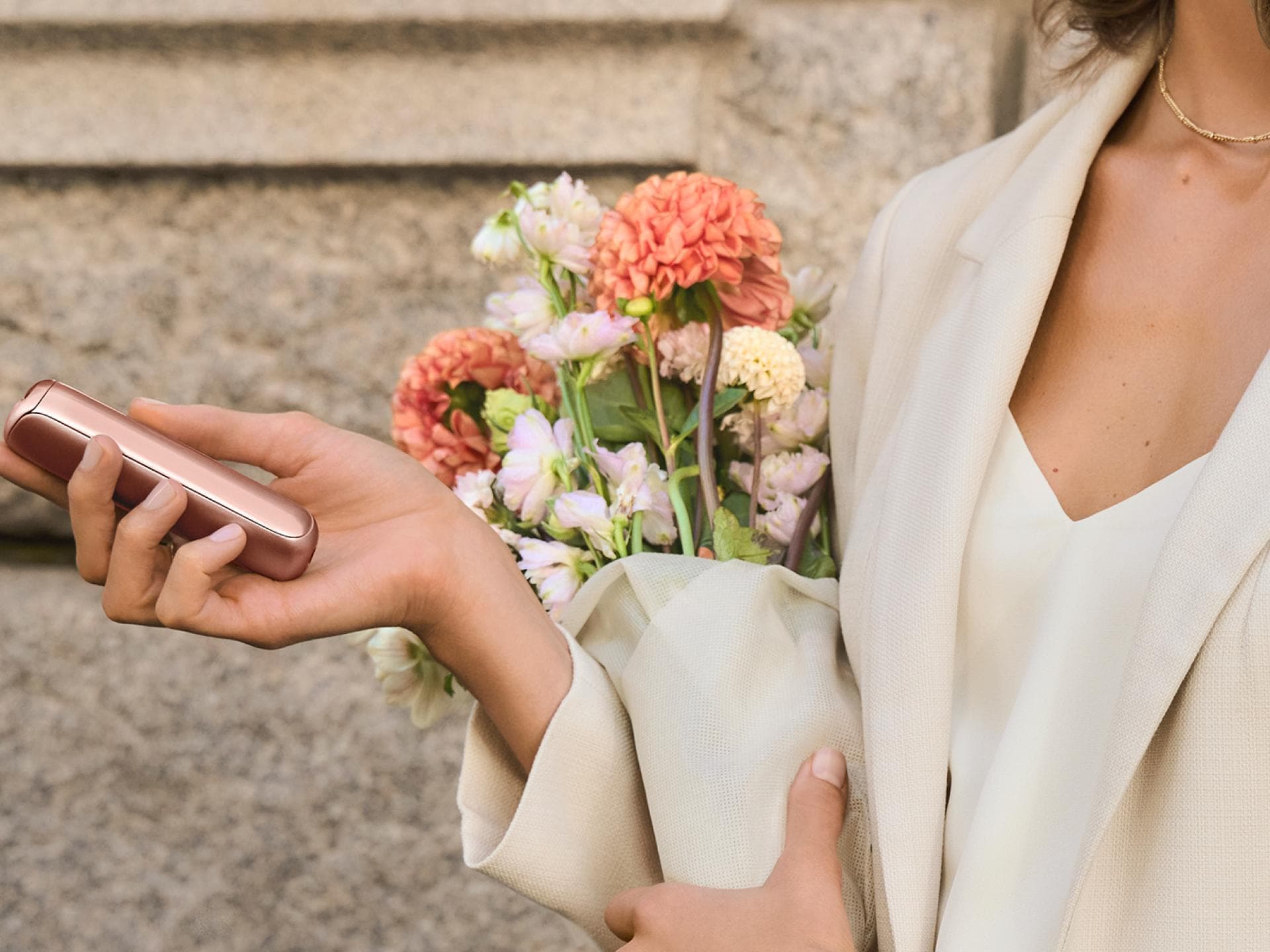 Ploom AURA passt sich deinem Stil an. 