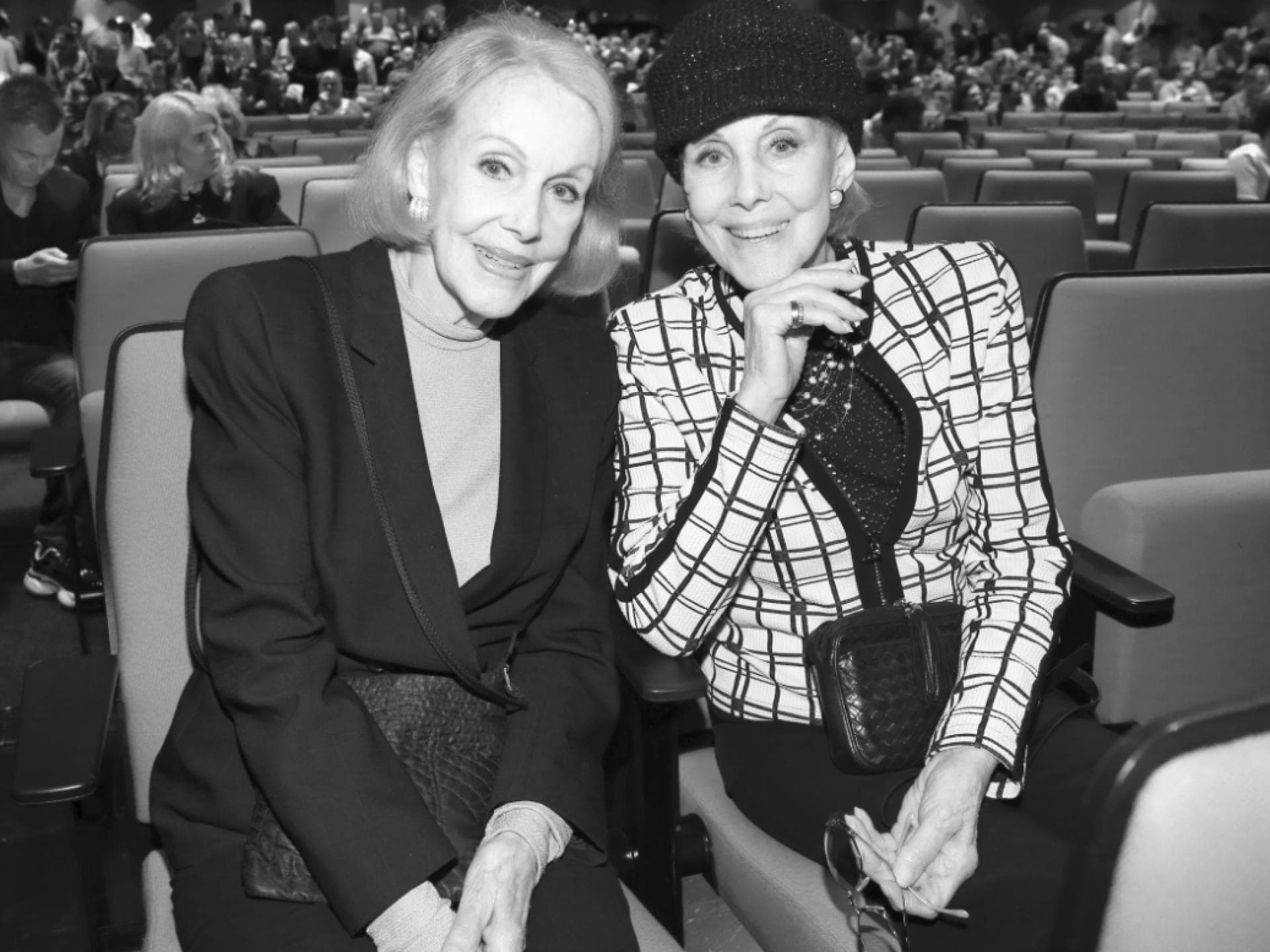 Alice und Ellen Kessler im Theater