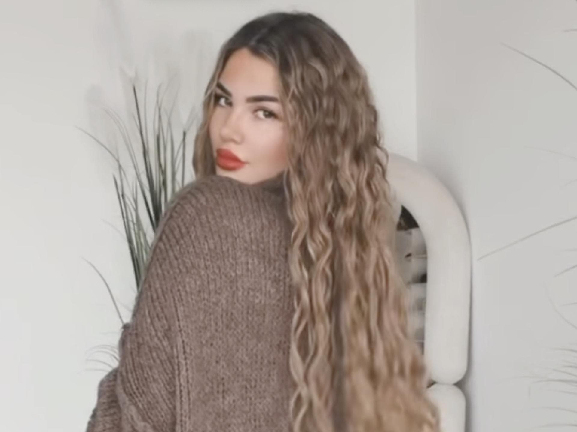 Kim Virginia Schulterpose