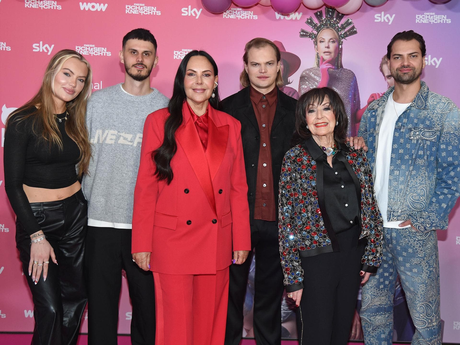 Natascha Ochsenknechts mit ihren drei Kindern Cheyenne, Wilson und Jimi und dem Rest ihrer Familie